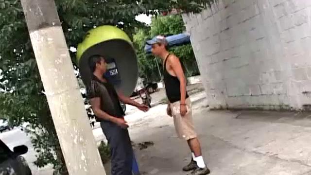 Thiago is walking home from the gym when he recognizes an old buddy he hasn't seen for a long time. Lenin is surprised to see him and the two buddies head to Thiago's place to re-live some old bareback memories.