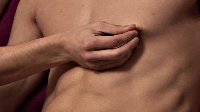 Patrik Sweet жадно принимает толстый член Brat Gonota без резинки