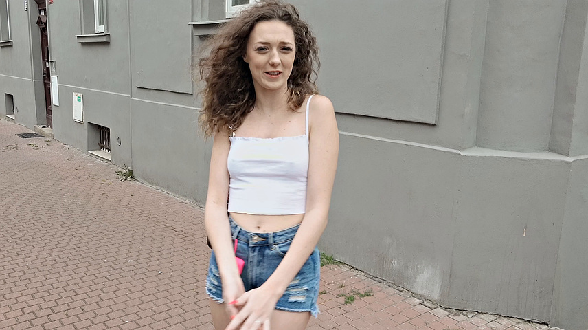 Cameraman gives a hottie a sex lesson
