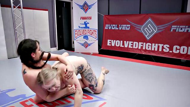 Kaiia Eve vs. Kyra Rose