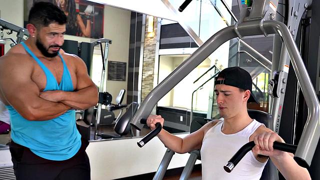 Naive straight guy ravaged at the gym