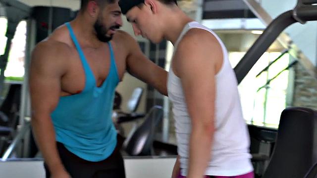 Naive straight guy ravaged at the gym