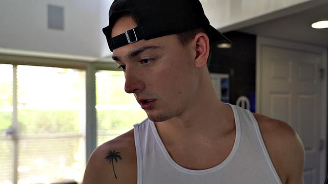 Naive straight guy ravaged at the gym