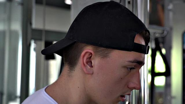 Naive straight guy ravaged at the gym