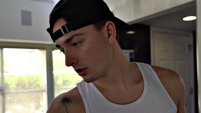 Naive straight guy ravaged at the gym