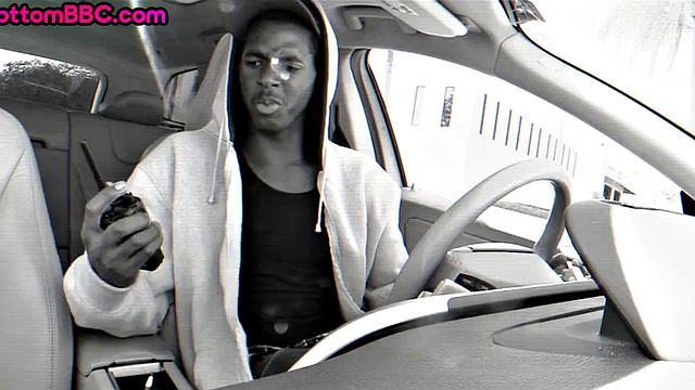 Outdoor Black bottom pounded by white guy for cash