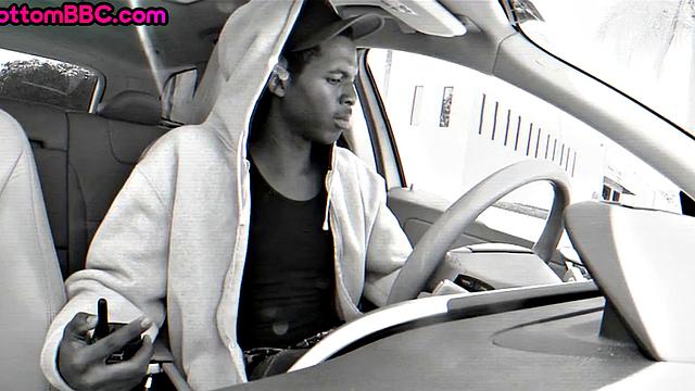 Outdoor Black bottom pounded by white guy for cash