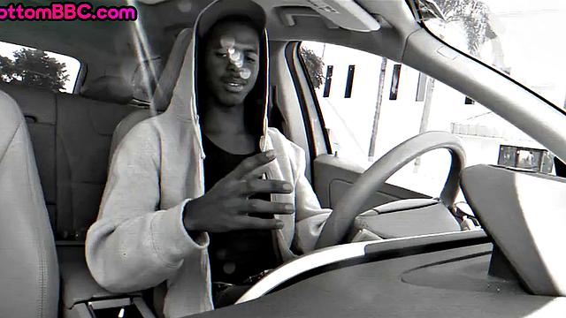 Outdoor Black bottom pounded by white guy for cash