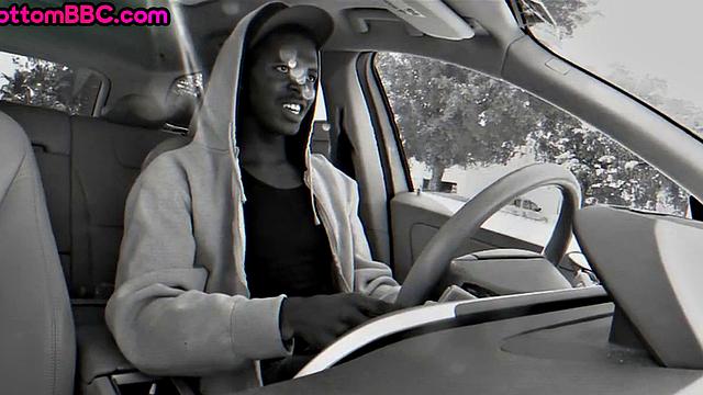 Outdoor Black bottom pounded by white guy for cash