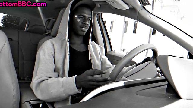 Outdoor Black bottom pounded by white guy for cash