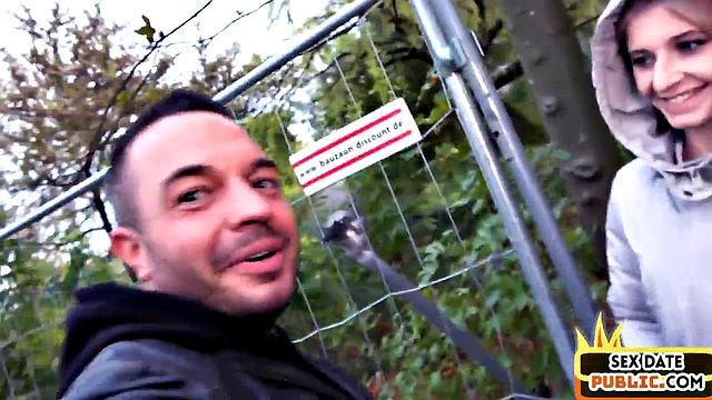 Public babe gets fucked outdoors by sex date guy
