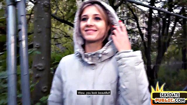 Public babe gets fucked outdoors by sex date guy
