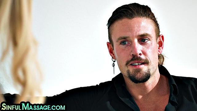 Booty nympho masseuse bouncing