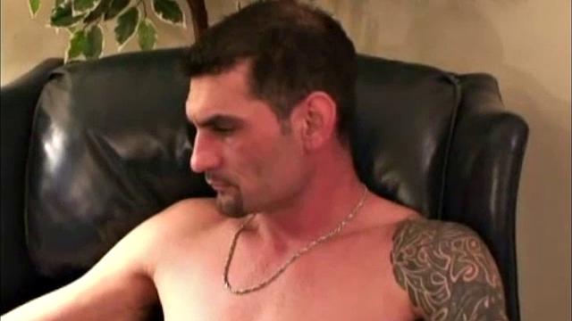 Avery дрочит член до последней капли спермы на второй встрече