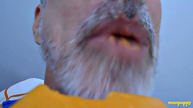 A Quick Bite Before Bed - DADDY GIANT 39 - Richard Lennox