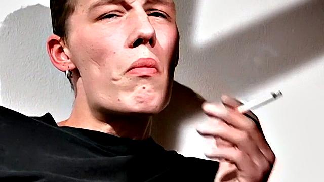 Jony - необрезанный и готов