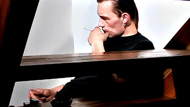 Jony - необрезанный и готов