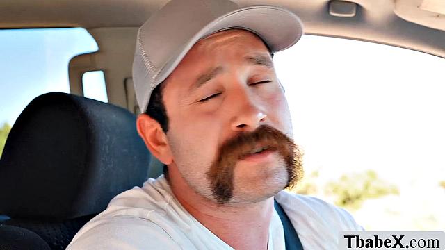 Fucking TS hitchhiker while stopping in the park