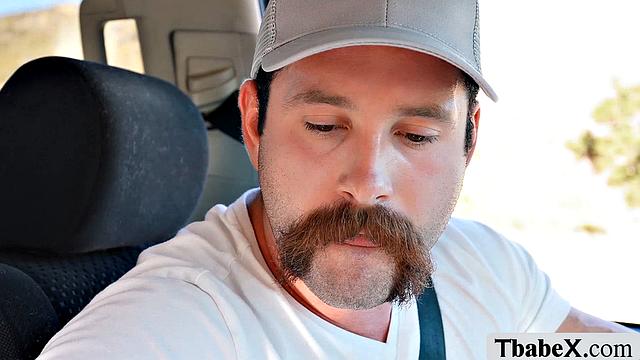 Эпичное трахающее знакомство с shemale на парковке - Aubrey Kate и Austin Rex шутят над бывшим! 