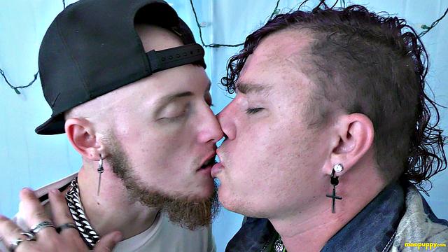 Passonate Gay Kiss 21 - JC Dickerson, Leo Blue