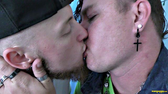 Passonate Gay Kiss 21 - JC Dickerson, Leo Blue