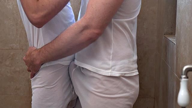 Elder Ingles Chapter 5: Shower