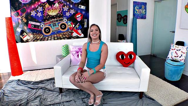 Лана думала, что не влезет - но попка оказалась широкой