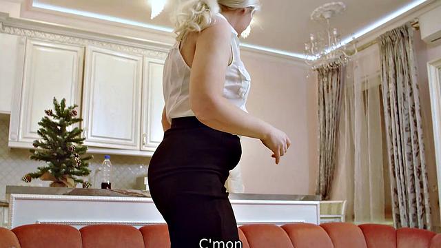 TUTOR4K. Spider Prank to Suck