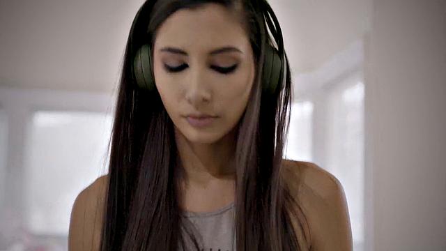 Джанна Диор позволяет незнакомцу кончить в неё, но только если всё по-жёсткому и без резинки