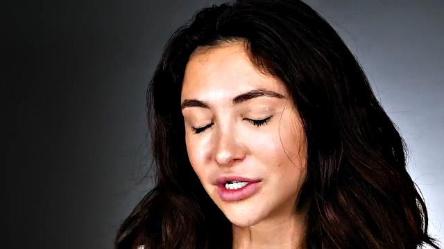 21yo chick enjoys Hitachi orgasm on casting