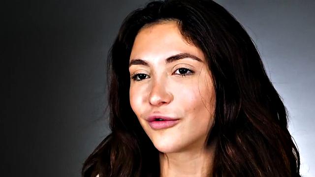 21yo chick enjoys Hitachi orgasm on casting