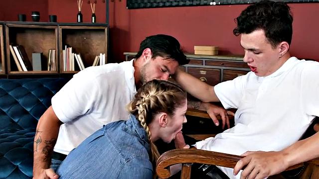 Bisexual dudes love fucking big lady in wet pussy