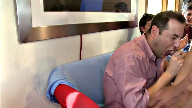 Hunk stripper being sucked by amateur