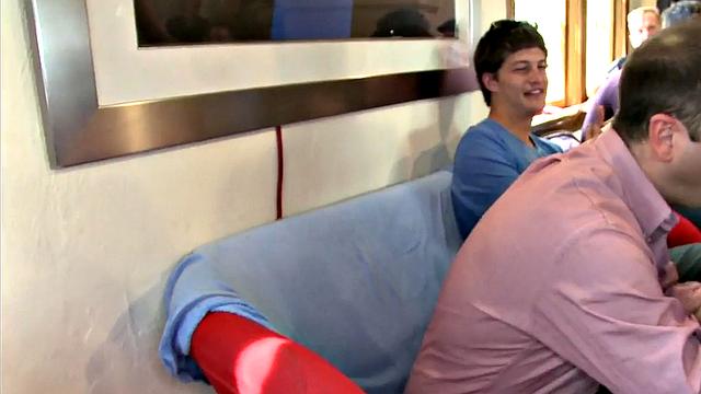 Hunk stripper being sucked by amateur