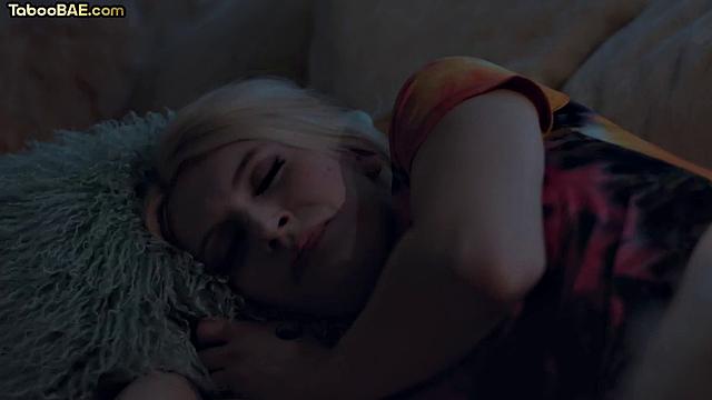 нежная транссексуалка-блондинка получает мощный анальный секс от любовника