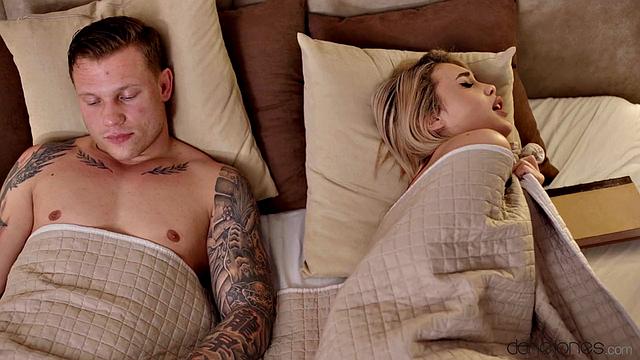 Рика Фане не устояла перед незнакомцем - страстный трах и сперма на губах в отеле