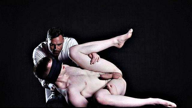 Elder Knoxx в повязке: жёсткое подчинение от президента