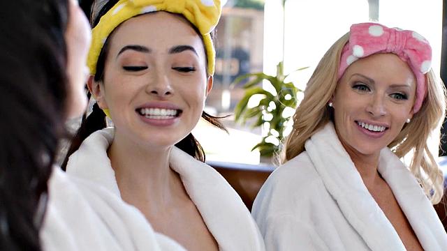 GIRLSWAY - Stacked Chloe Surreal Is Caught By Both Stepmoms Danielle Renae & Little Puck