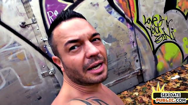 немецкая зрелая с большими сиськами трахается на природе pov