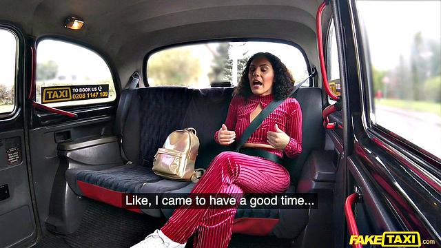 Американка Liv Revamped устроила страстный секс с чешским жеребцом в машине