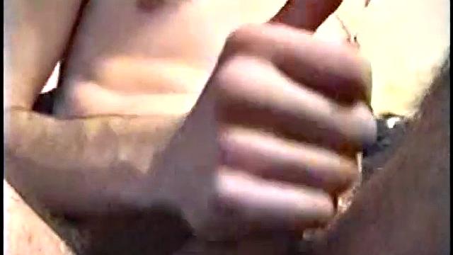 Нейт трёт волосатой жопой и уничтожает порножурналы