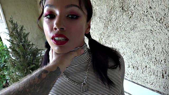 сосед сходит с ума по масляной гладкой письке покорной чернокожей