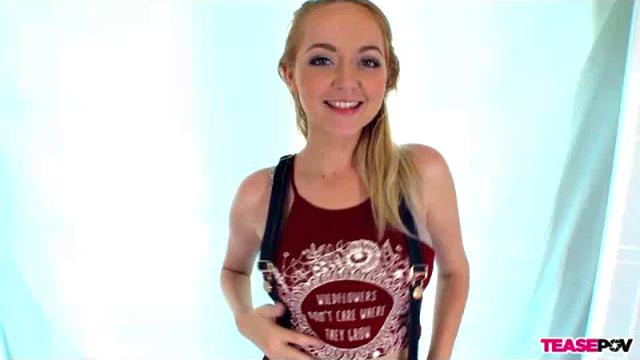 Опытная красавица заводит парня жарким минетом в pov формате.