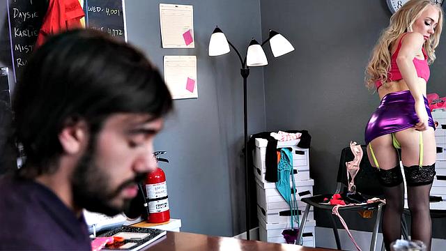 Blonde stripper Braylin Bailey fucks boss to ensure she's the favorite