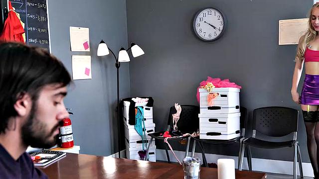 Blonde stripper Braylin Bailey fucks boss to ensure she's the favorite