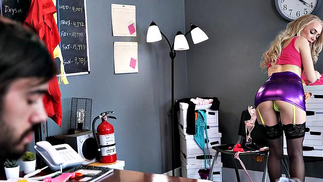 Blonde stripper Braylin Bailey fucks boss to ensure she's the favorite