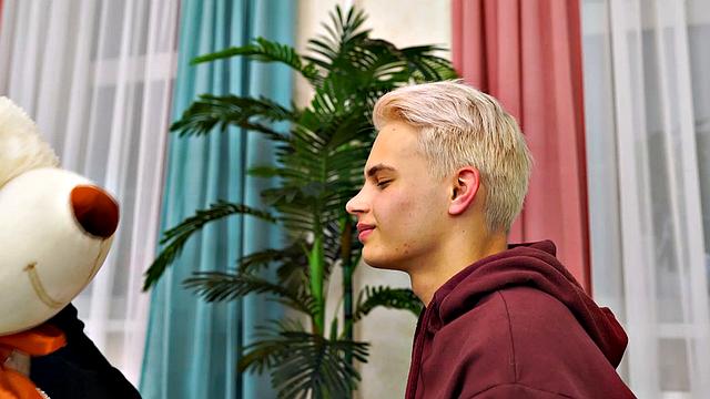 Max Gen Meets Daniel Star