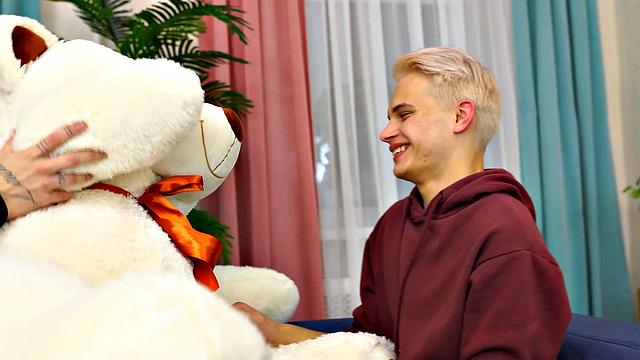 Max Gen Meets Daniel Star