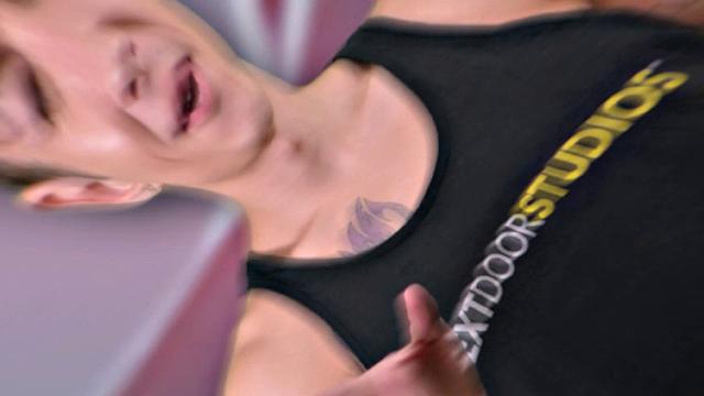 Татуированный азиат устраивает жаркую встряску латиносу