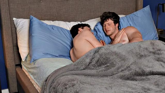 Stud loves hardcore anal fucking in threesome